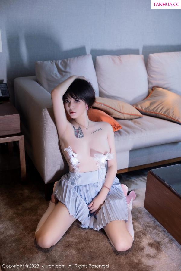 Arude薇薇  [XiuRen]高清写真图 2023.08.22 No.7266 Arude薇薇 丝袜美腿第43张图片